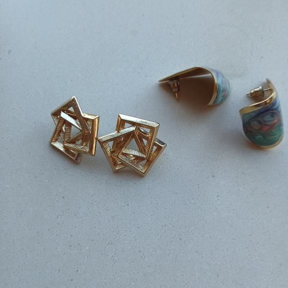 Earrings. 11 Pair Are Pierced And 1 Pair Is Clip On. - Picture 16 of 16